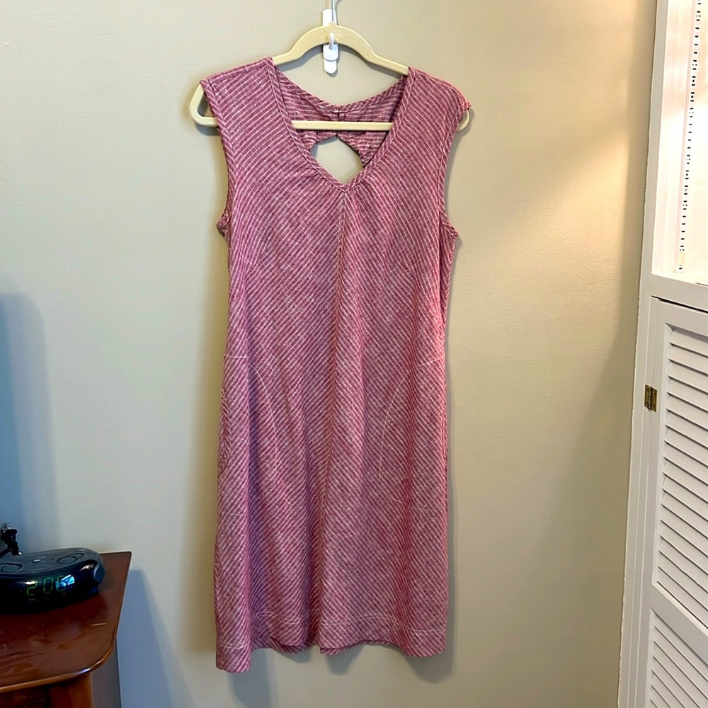 Royal Robbins keyhole back dress